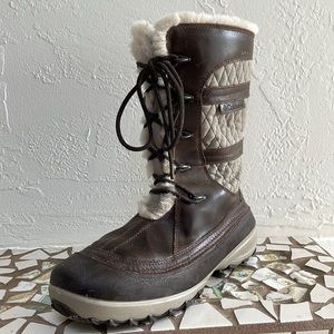 Columbia snow boots WOMENS size 9.5